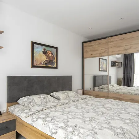 Sunny & Stylish Brand New 2bdr + Parking Apartment