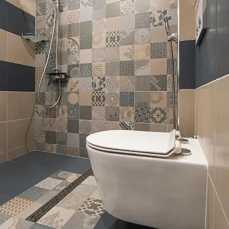 Sunny & Stylish Brand New 2bdr + Parking